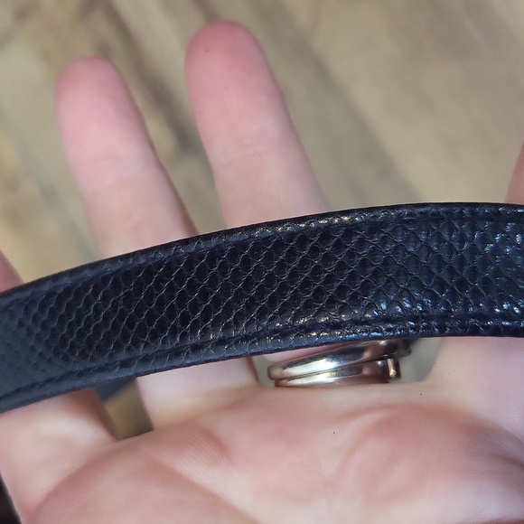 Vintage Black Tooled Floral Leather(?) Adjustable Strap Roomy Crossbody - Picture 7 of 16